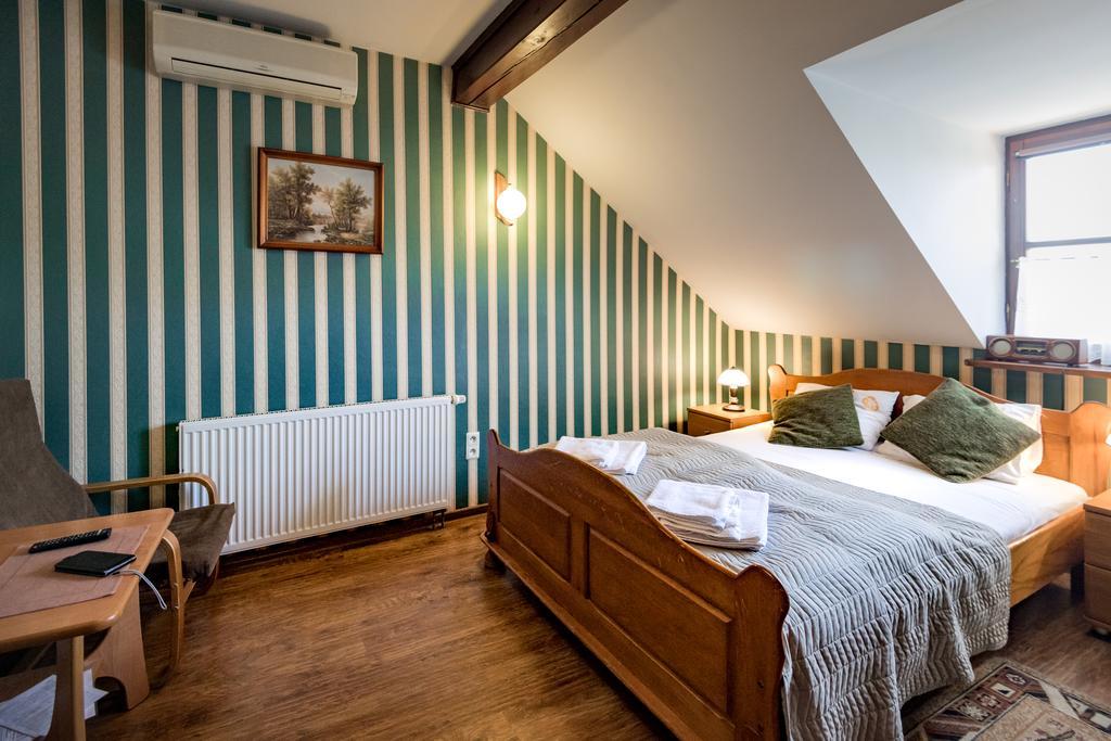 Standard Double Room,411102813:JPEG